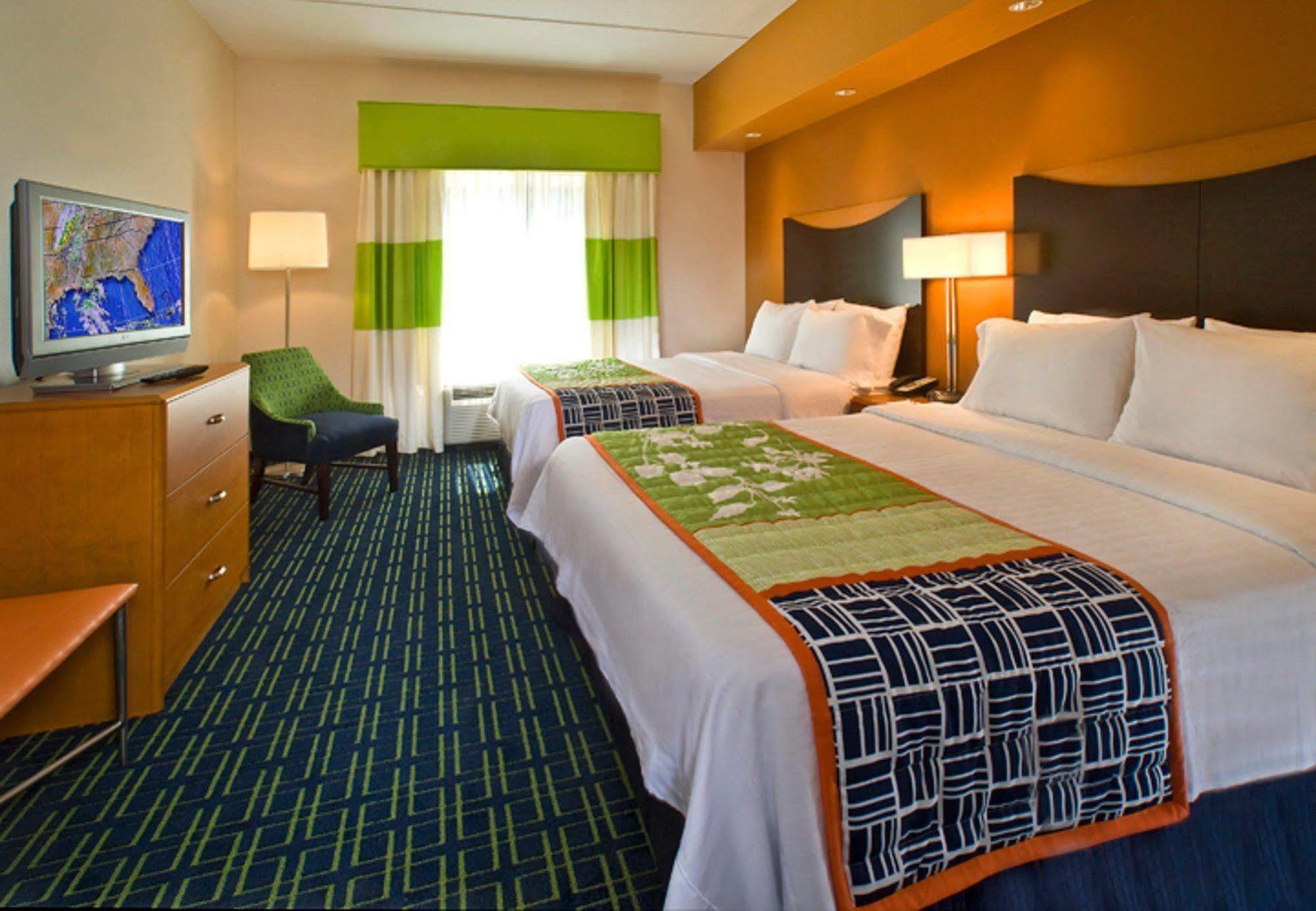 Fairfield & West/chaffee Point Hotel