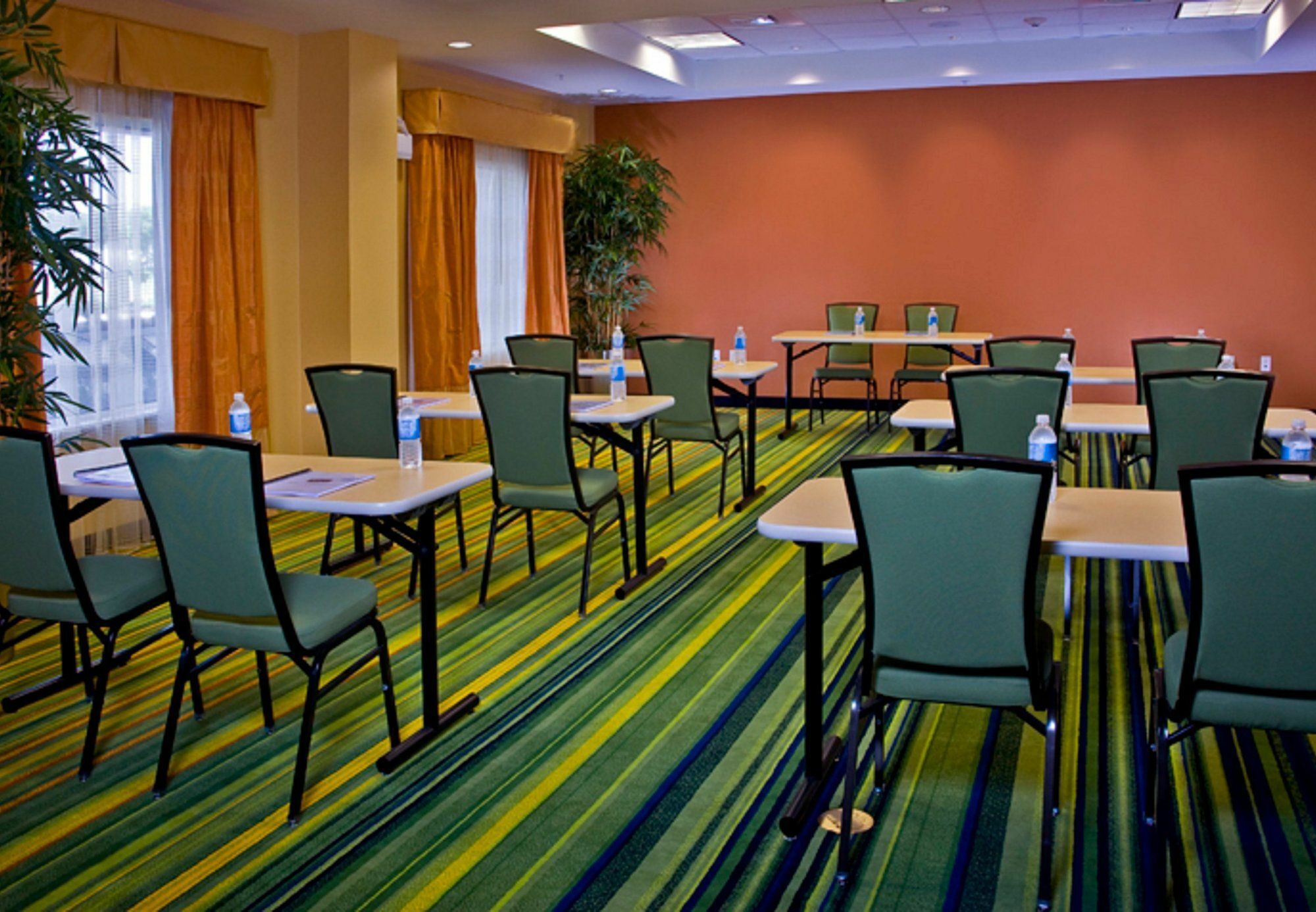 Hotel Fairfield & West/chaffee Point 3*